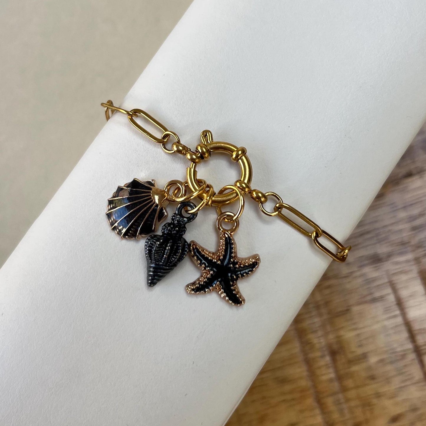 Black Shimmery Seashells Charm Bracelet
