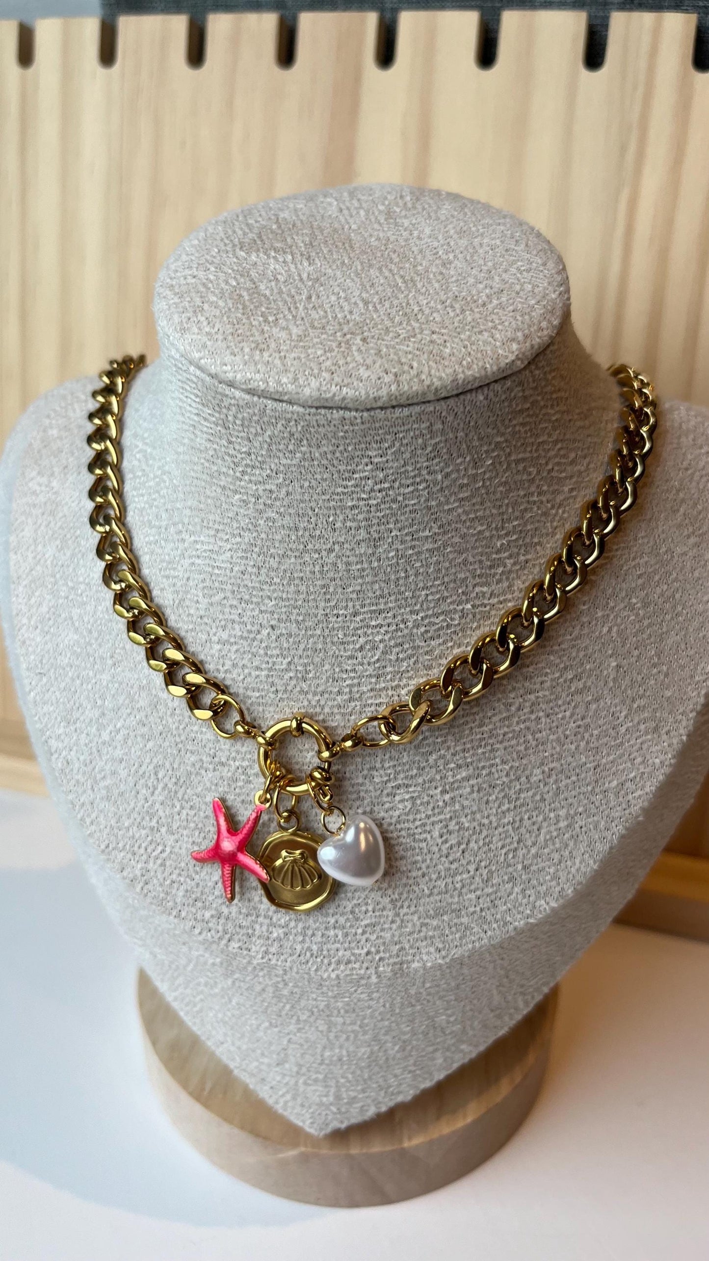 Chunky Seashells Pearl Pendant Necklace